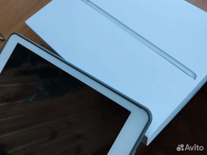 Планшет Apple iPad Wi-Fi 32GB Silver