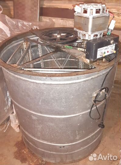 Медогонка 4 рамочная электрическая бу