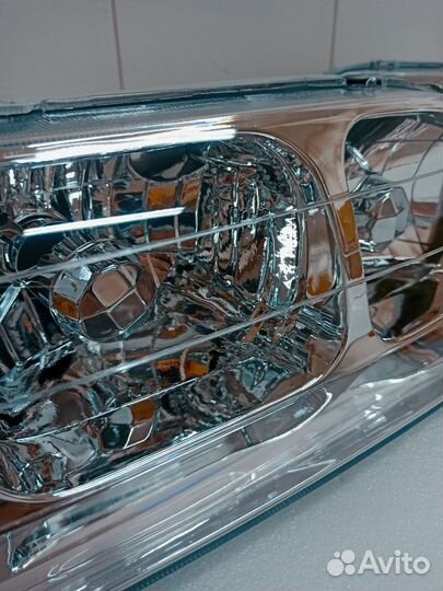 Фары Toyota Mark ll 100 3-х секционные Новые