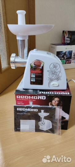 Мясорубка Redmond rmg-1231