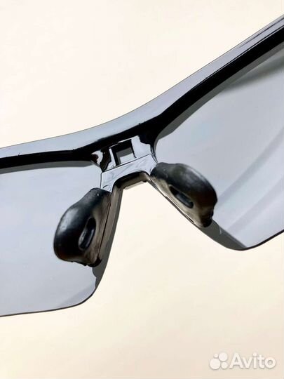 Чёрные спортивные солнцезащитные очки