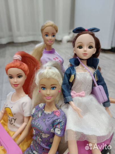 Машина для Барби с куклами