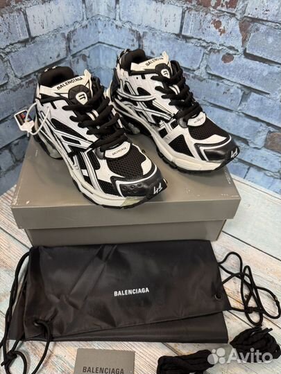 Balenciaga runner black white