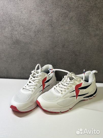 Кроссовки Forward