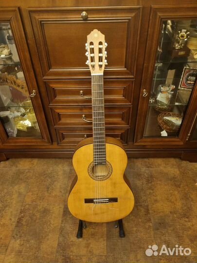 Классическая гитара Yamaha C40M