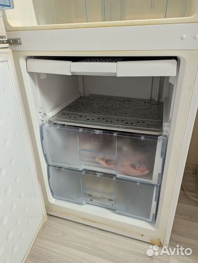 Холодильник akai ARF 201/380