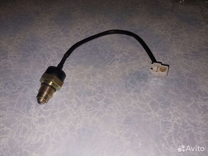 Датчик заднего хода на джили эмгранд ес7, 1.8