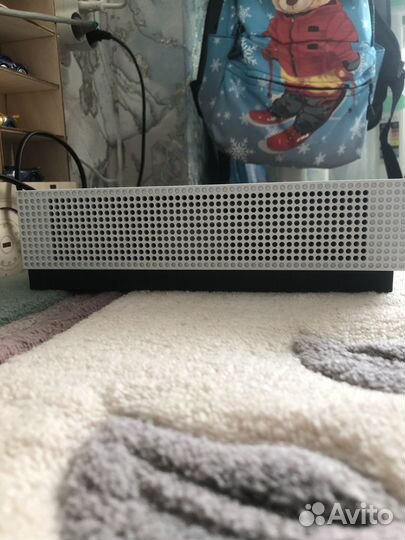 Продам Xbox one s на 1TB
