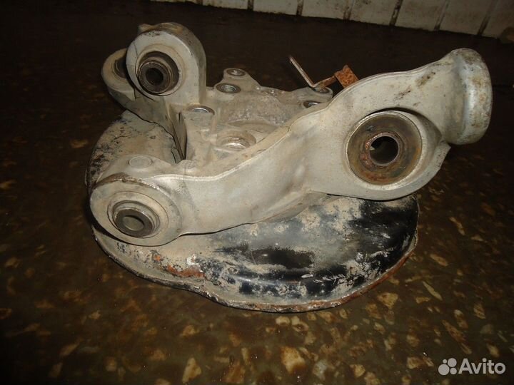 Кулак поворотный задний правый