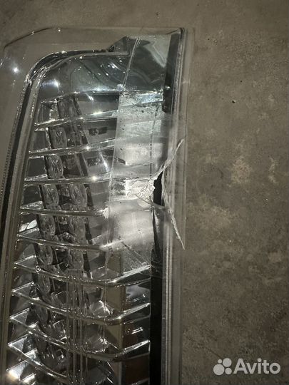 Задний правый фонарь на cadillac cts 2