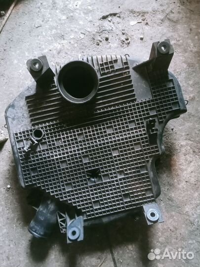 Корпус воздушного фильтра renault logan 1