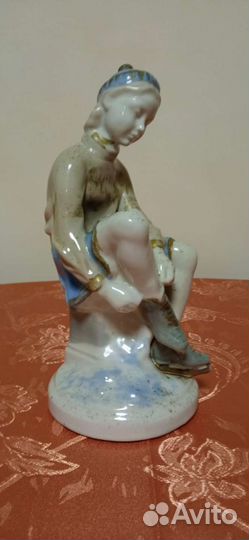 Статуэтка фарфор