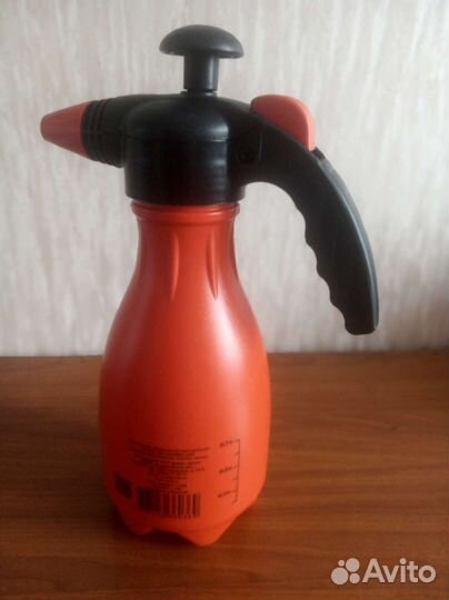 Опрыскиватель пневматический Жук 1,5л