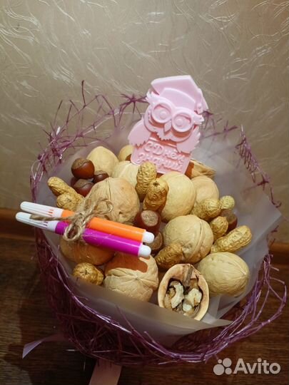 Букет из орехов