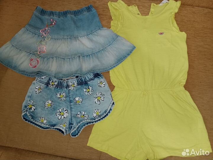 Пакетом одежда и обувь для девочки