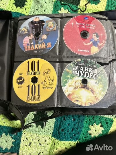 Папка со 120 дисками: фильмами, мульт и музыкой