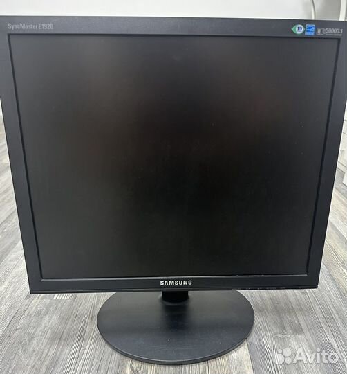 Монитор Samsung