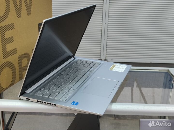 Новый ноутбук asus 17