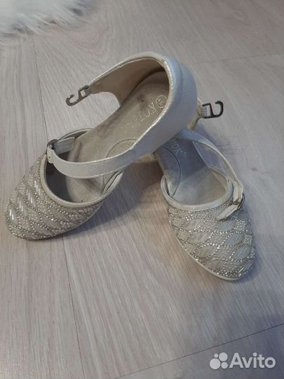 Туфли для девочки