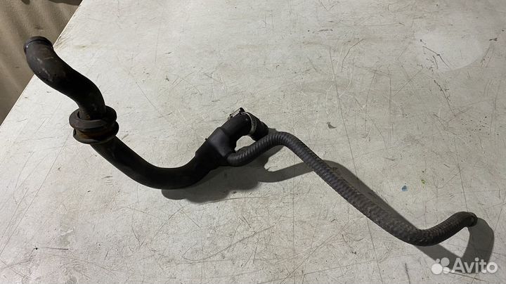 Патрубок системы охлаждения Mercedes Benz W140