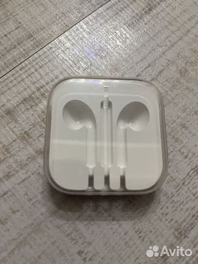 Коробка от оригинальных наушников Apple проводных