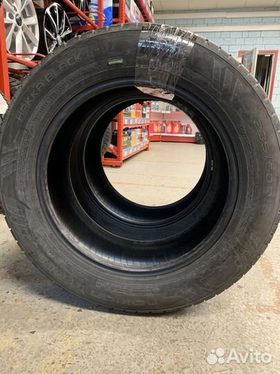 Nokian Tyres Hakka Black 2 235/60 R18 и 255/55 R18