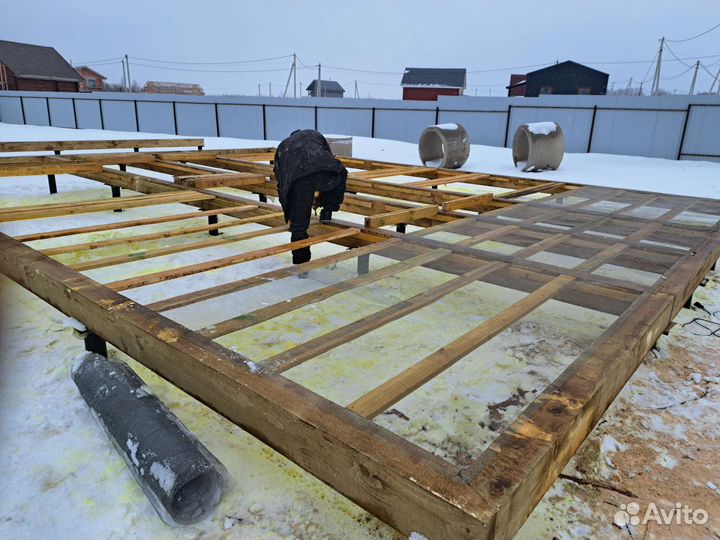 Плотник строитель