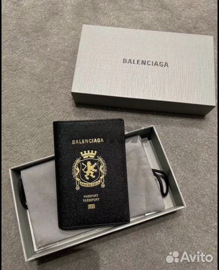 Обложка на паспорт balenciaga passport holder