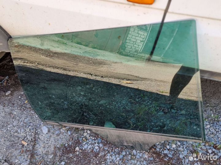 Стекло задней правой двери Пассат Б-5 + универсал
