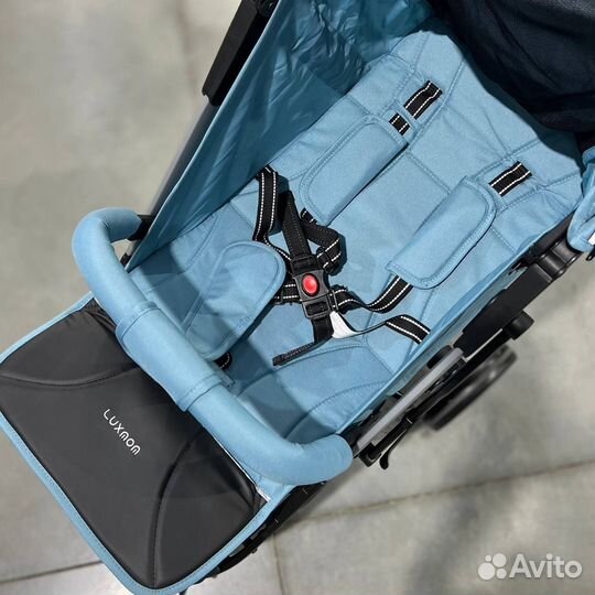 Прогулочная коляска новая