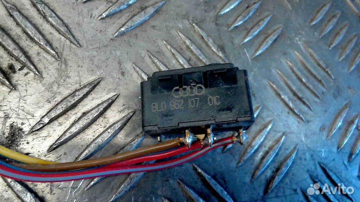 Кнопка центрального замка Audi A4/RS4