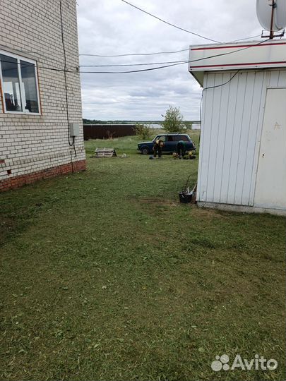 Покос травы триммером