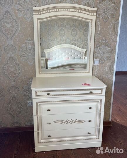 Спальный гарнитур