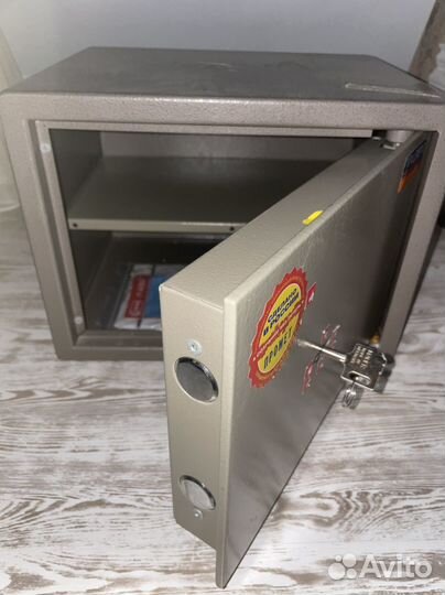 Сейф металлический