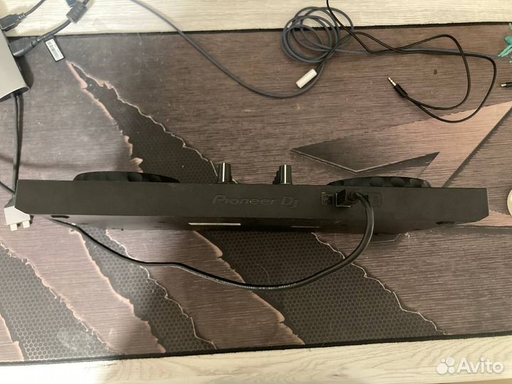 Pioneer DDJ - 220 (Диджейский контроллер)