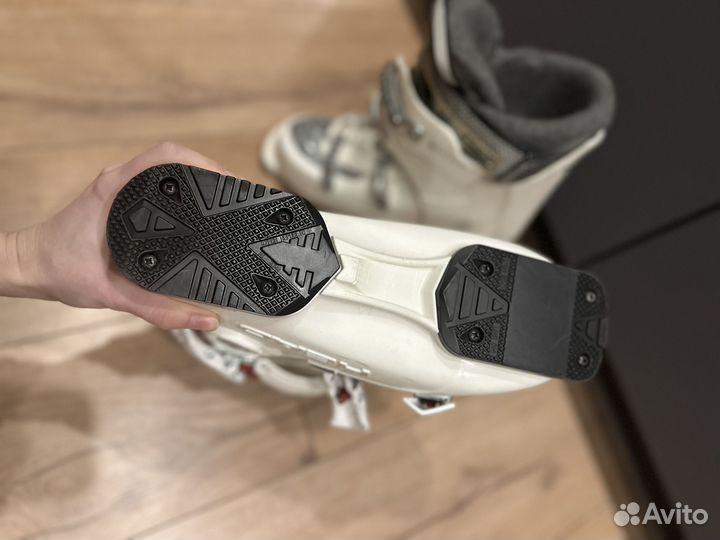 Горнолыжные ботинки женские