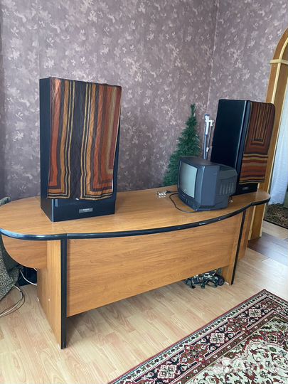 Стеклянная тумба под тв