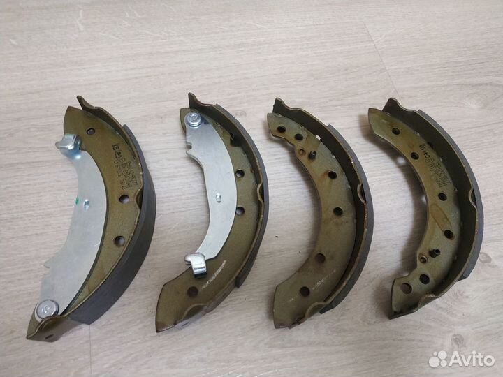 Тормозные колодки задние на Логан