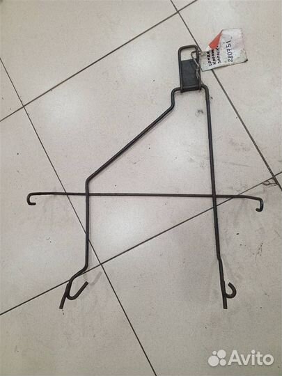 Кронштейн крепления запасного колеса Renault Sand