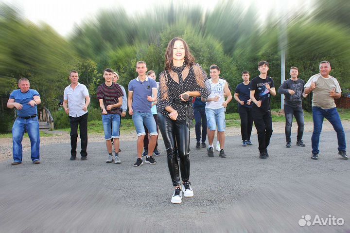 Ведущая и диджей на праздник