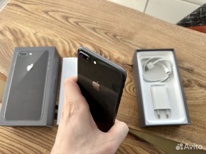 iPhone 8 Plus, 64 ГБ