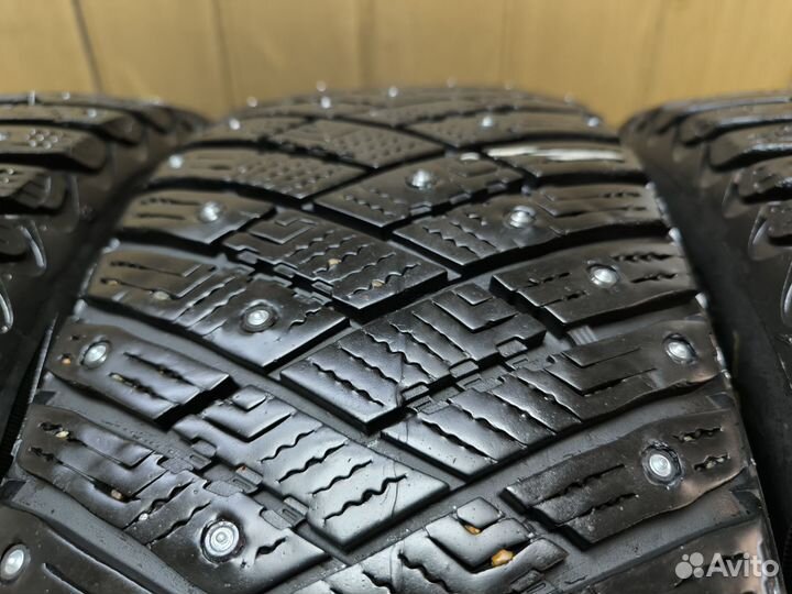 Goodyear Ultragrip Ice Arctic 215/60 R16 99T