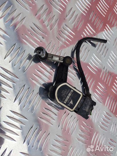 Датчик уровня подвески задний Peugeot 3008