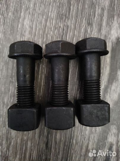 Болт + Гайка на траки асфальтоукладчика Dynapac