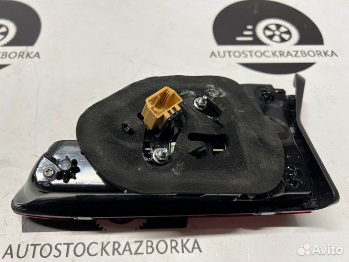 Фонарь в крышку багажника задний правый Volkswagen