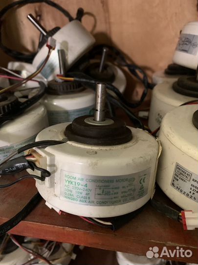 Двигатель внутреннего блока сплит симтемы YYK19-4