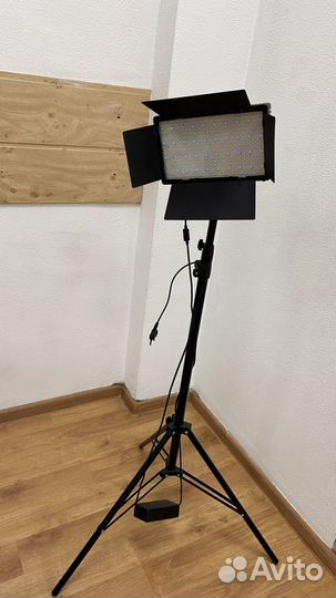 Профессиональный видеосвет цветной RGB