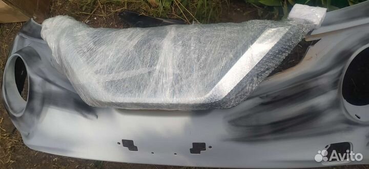 Бампер передний с центральной решеткой