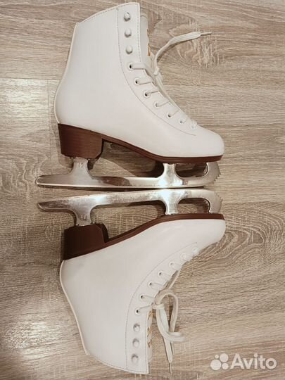 Коньки фигурные Graf Davos Gold 36