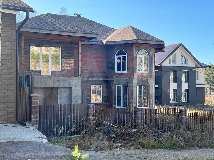 Коттедж 279 м² на участке 8 сот.